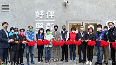 太平好宅社區長照機構揭牌 50攤位共度聖誕生活節