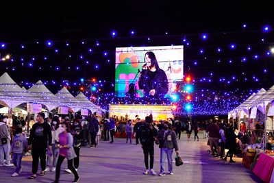2021台中好聖誕起跑,青年公益舞台表演不間斷。