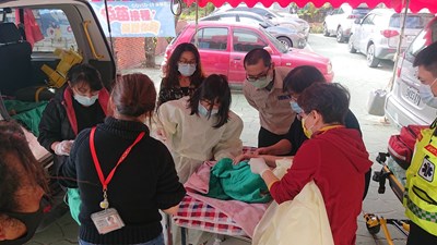 和平偏鄉衛生所接力 10分鐘順利接生25周新生命