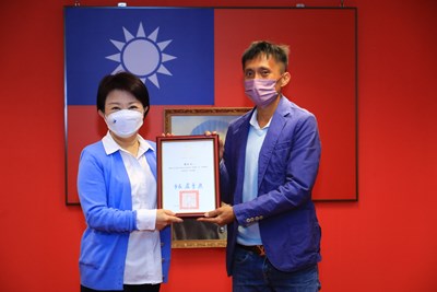 黑色閃電蔣介文萬金石封王 中市運動局讚台中之光!