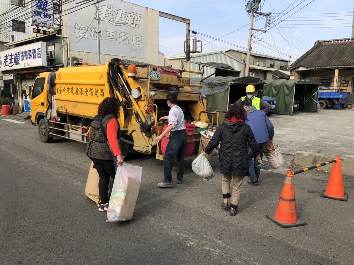 台中環保局貼心服務 初一初三定點定時收運垃圾