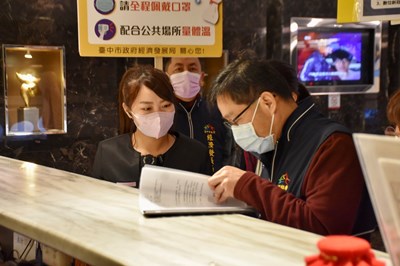 春節防疫不鬆懈! 中市府督導業者加強環境清消