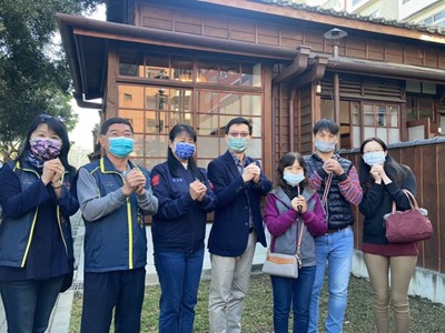 市府客委會向參觀民眾拜年並感謝熱情支持活動