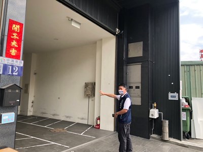 大雅五層樓違建隔間套房 市府勒令停用、限期拆除