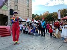 1091206臺中市109年移民節慶祝活動04-街頭藝人與民眾互動
