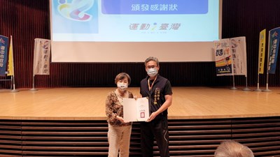 李局長頒贈感謝狀,感謝提供寶貴經驗