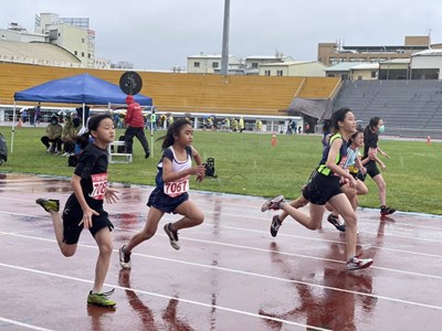 台中市國小田徑錦標賽熱鬧登場 1699名小選手齊較勁