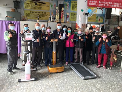 中市梧棲區清潔隊回收健身器材再利用 社區阿公阿嬤來動滋