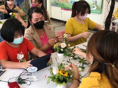 學員練習盆花設計