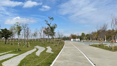 中央公園外緣新增自行車道  騎鐵馬環繞更有趣