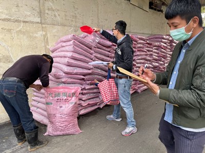 網售肥料須守法 中市府提醒違法罰鍰5萬起跳