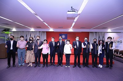 游院長赴中市談立院選址 盧市長:竭力歡迎、極力爭取