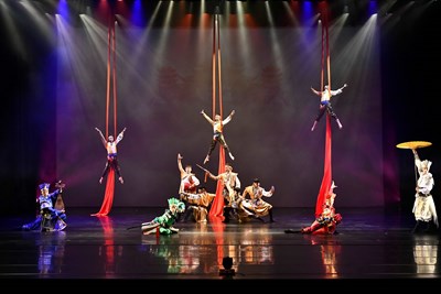 瓊瑢舞蹈團演出亮點高空綢吊-《眾神之守》