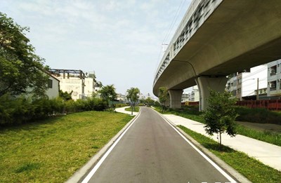 綠空廊道運動休閒好舒適 中市府設導桿及阻隔設施防違停