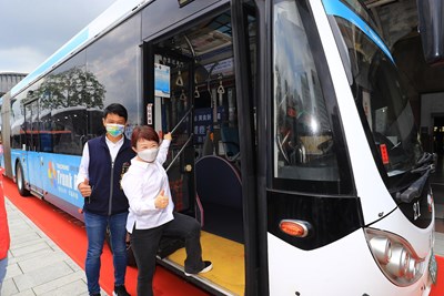 台中市長盧秀燕上任後實施「雙十公車政策」，市民專享搭公車10公里內免費
