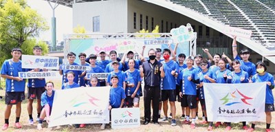 111年台中市夏季飛盤俱樂部邀請賽李昱叡局長與台中市代表隊大合照