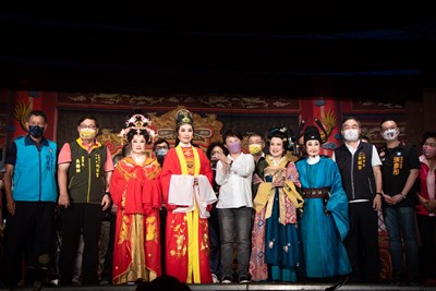 盧市長與四大名角唐美雲老師、許秀年老師、王金櫻老師及小咪老師