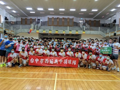 111年全中運 教育局為西苑高中羽球高男團封王喝采