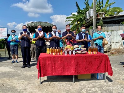 先進行插秧前「拜田頭」祭天儀式