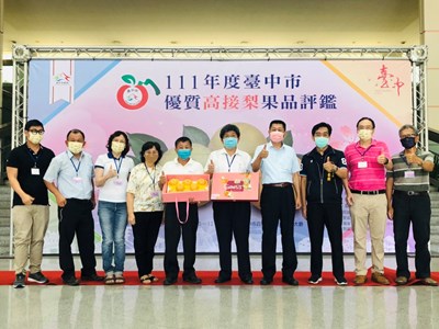 中市優質高接梨評鑑出爐 傅如成榮獲今年度高接梨王 照片1