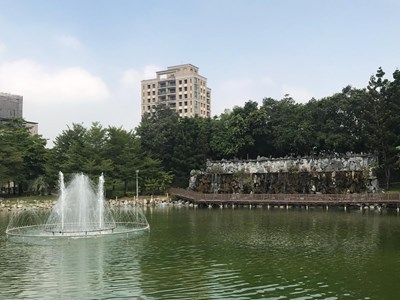 天候炎熱高溫 中市建設局主動積極改善水池優養化