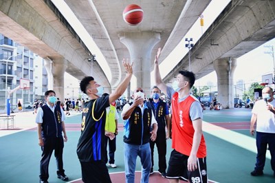 台中市體育總會理事長暨市議會議長張清照參加開球儀式
