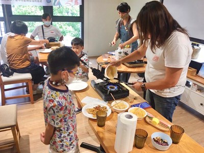 手作蛋料理認識友善飼養! 中市動保處盼供蛋雞舒適好環境