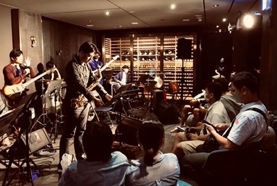 台中爵士音樂節徵選新秀老手,登上Jazz Young舞臺。