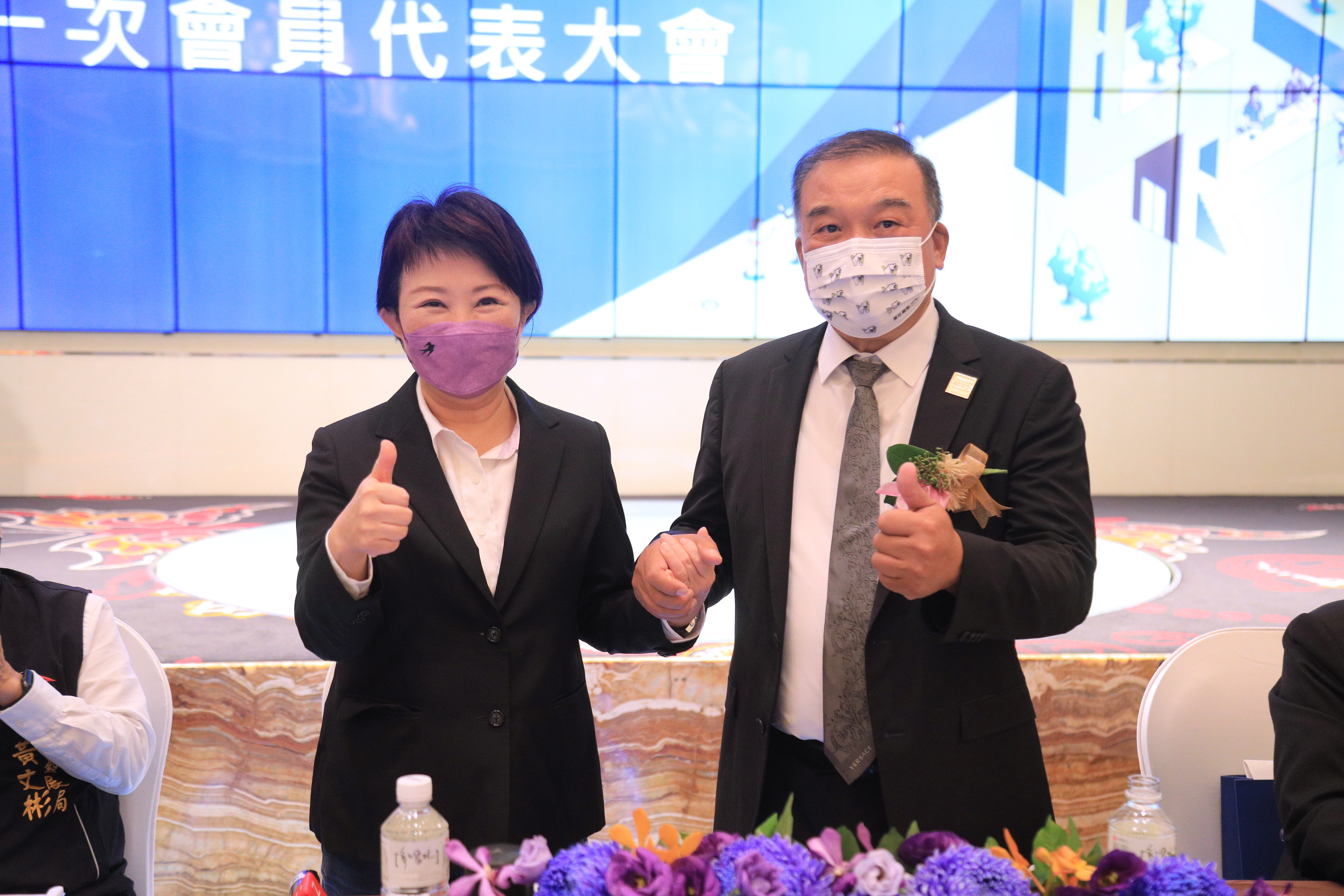 臺中市政府全球資訊網 市政新聞 台中市不動產開發公會理事長就職盧市長 共同致力經濟發展