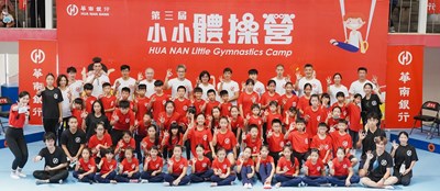 運動局長李昱叡代表盧秀燕市長出席活動,感謝企業扎根培育體操人才
