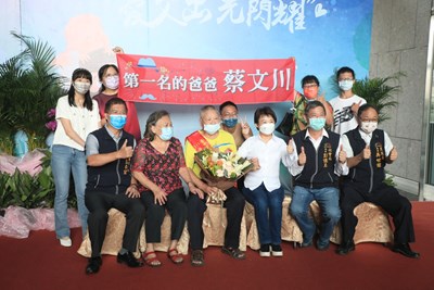 「爸爸親像山!」中市府表揚模範父親 盧市長向爸爸們致上最高謝意