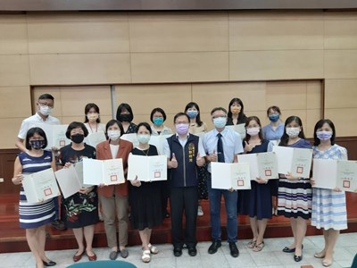 協助厚植各校閱讀力 中市閱讀教育輔導員今授證