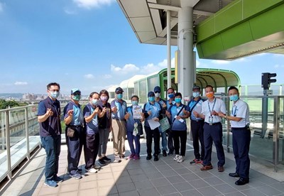 南區樹德里參訪捷運大慶站時,發現二月台南端適合觀景及拍照。