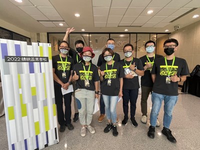 8月24日決審獲選為「2022總統盃黑客松卓越團隊」成員合影