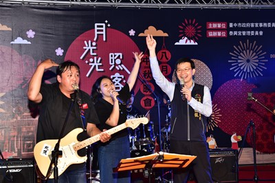 江主委與明哥菜車樂團大合唱「月光光123」