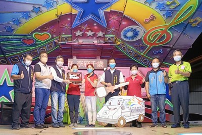關懷身心障礙朋友 中市梧棲宮廟捐贈復康巴士 照片1