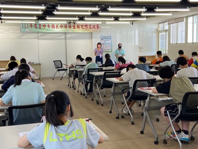 英文看圖寫作 中市國中86校參賽發揮想像力