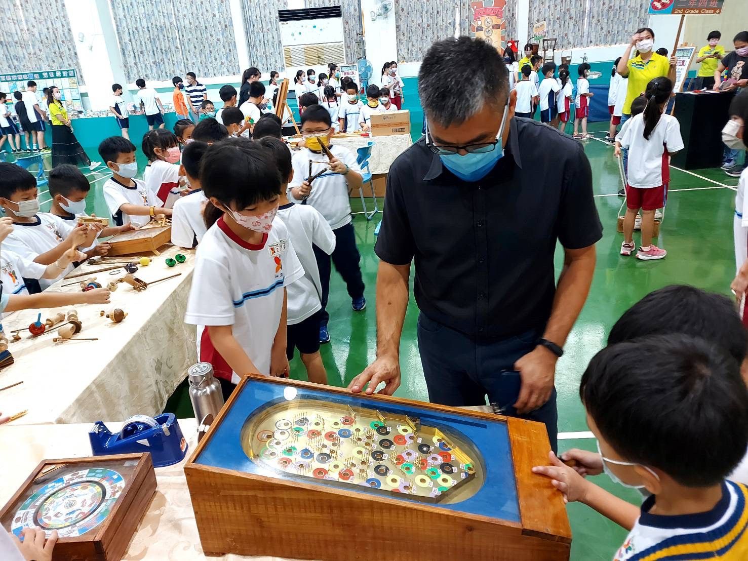 生活畫市集 中市《游於藝》校園巡迴展開展