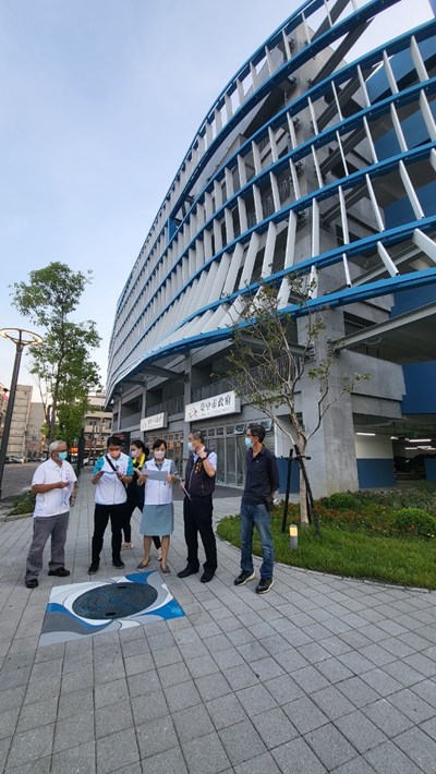 副市長黃國榮日前視察大里東榮立體停車場 (1)