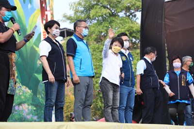 紙風車《蕃薯森林奇遇記》台中登場 盧市長出席支持