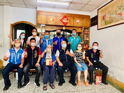 陳副市長祝福長輩松柏長青