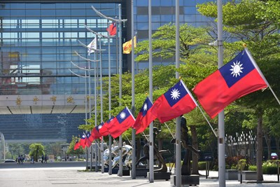 旗海歡慶雙十國慶 中市重要路段懸掛國旗