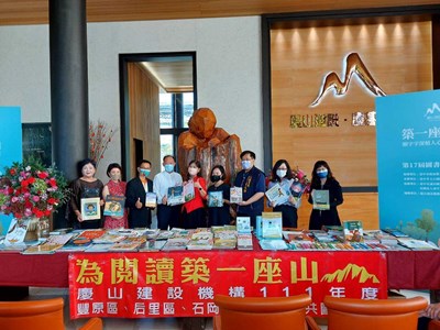 慶山建設公益贈書邁入17年 中市府感謝支持閱讀教育