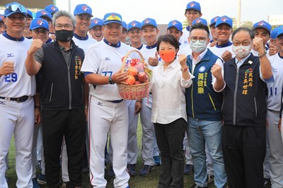 盧市長致贈水果禮籃預祝U23國家隊選手勇奪佳績