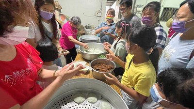 DIY草仔粿、栽種豌豆苗 烏日五光社區農遊體驗登場