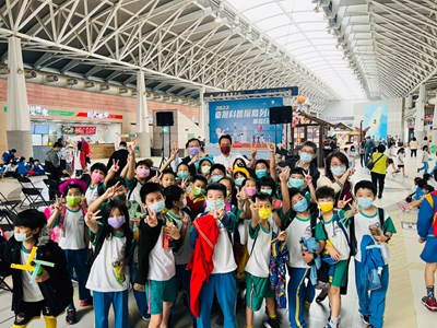 開心玩科學! 中市府邀至台鐵新烏日站搭乘環島列車