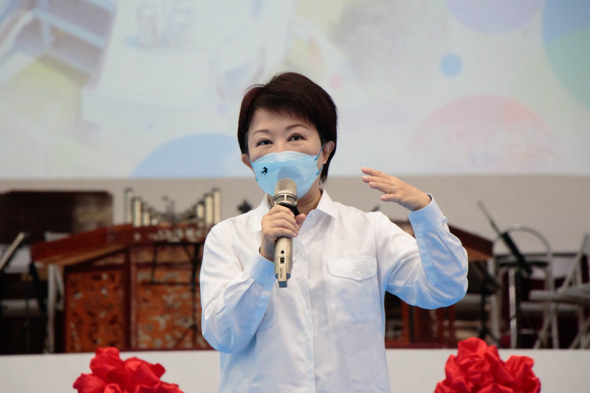 雙十國中活動中心三合一啟用  盧市長：實現教育理念