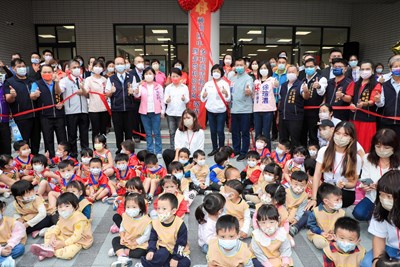 神圳國中活動中心暨幼兒園教室啟用 盧市長:新設公幼提供更好教育