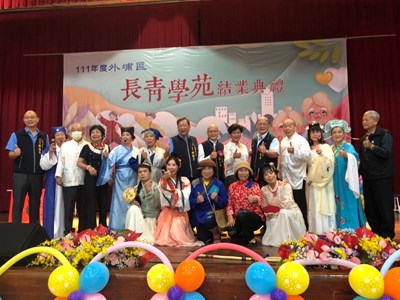 外埔區長青學苑結業  百歲人瑞學成代表受獎