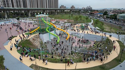 中市馬卡龍公園愈玩愈好玩! 假日遊園人數再創新高
